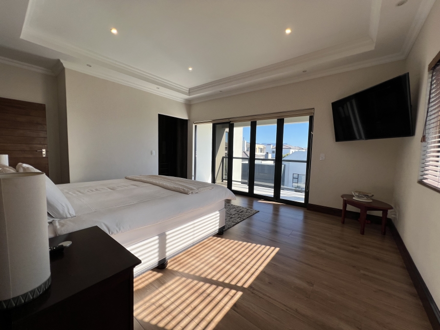 6 Bedroom Property for Sale in Sagewood Western Cape